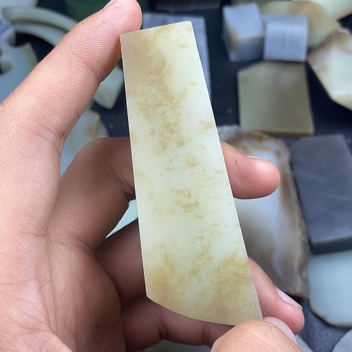 颈饰未镶嵌和田玉（糖玉）
