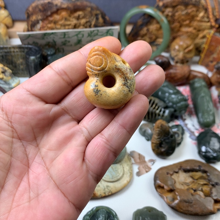 岫岩河磨玉（透闪石质玉）挂件未镶嵌