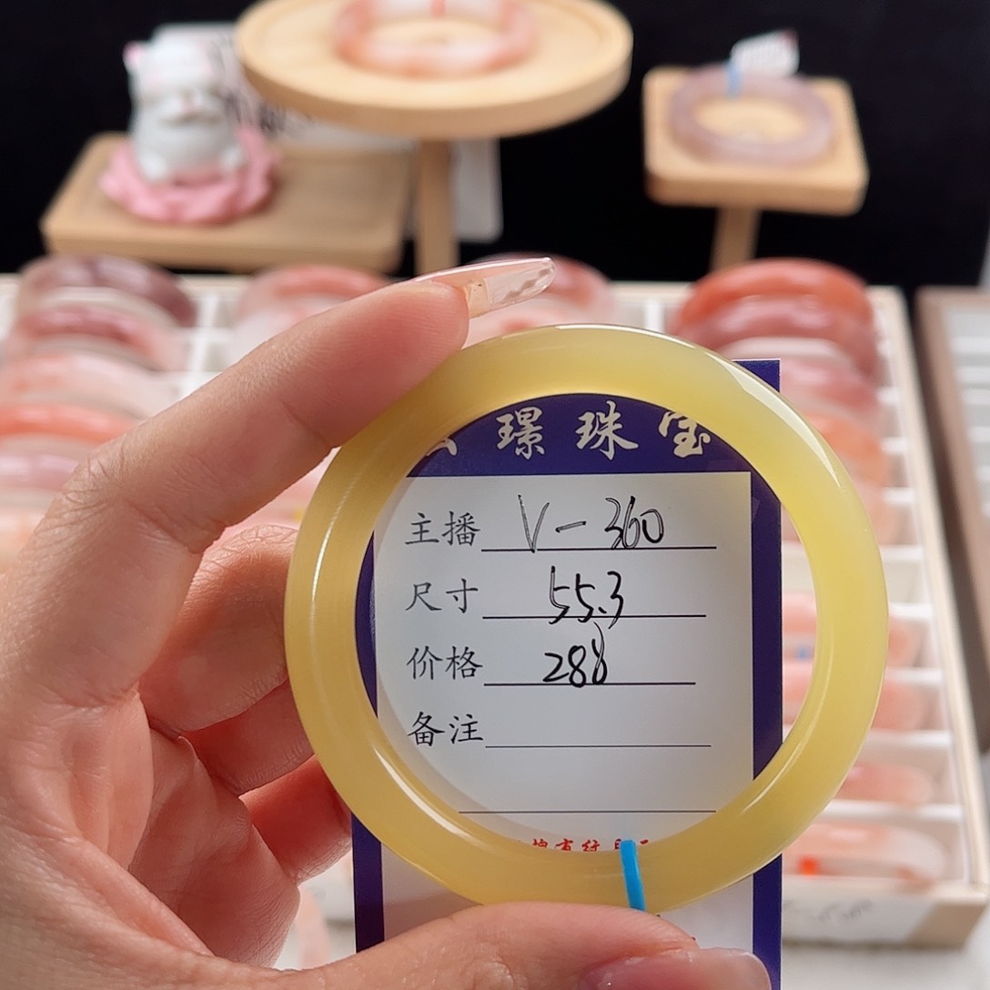 未镶嵌手镯石英质玉