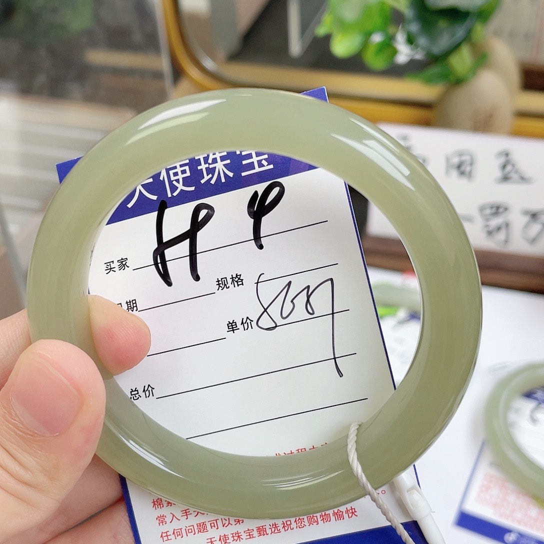和田玉手镯未镶嵌