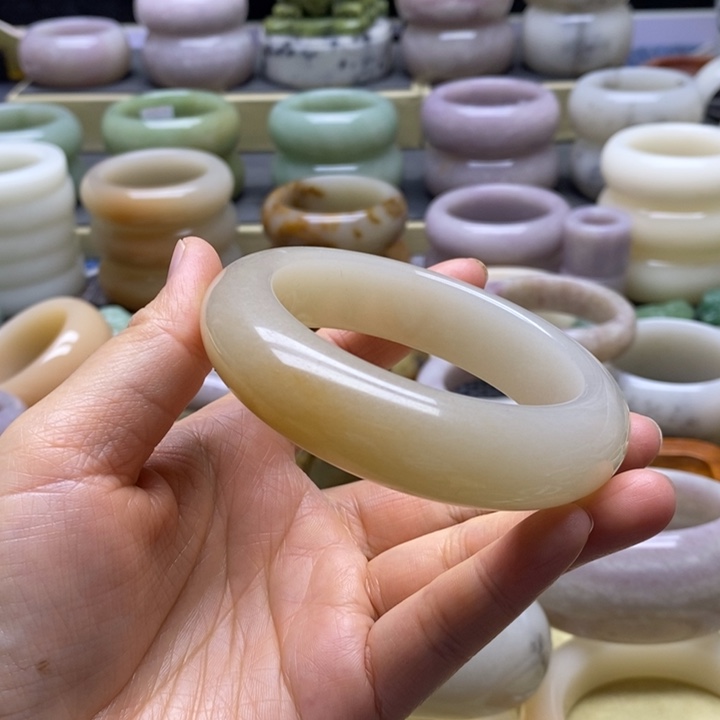 夢***影石英质玉未镶嵌手镯