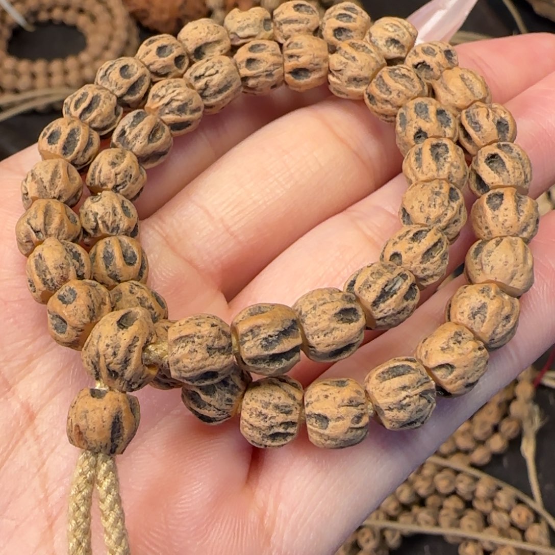 老***滑柏香籽/百香籽吊坠