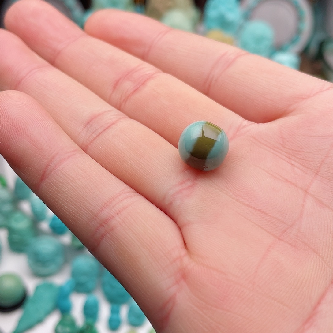 绿松石未镶嵌颈饰