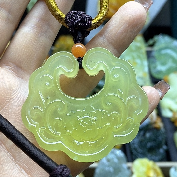蛇纹石玉挂件未镶嵌