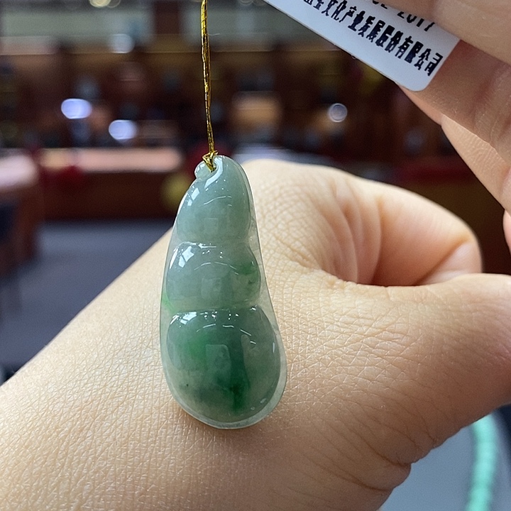 翡翠未镶嵌颈饰福豆