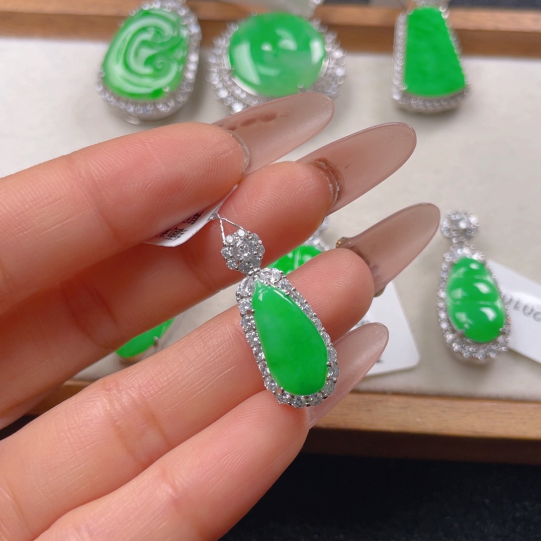 翡翠颈饰银S925镶嵌翡翠