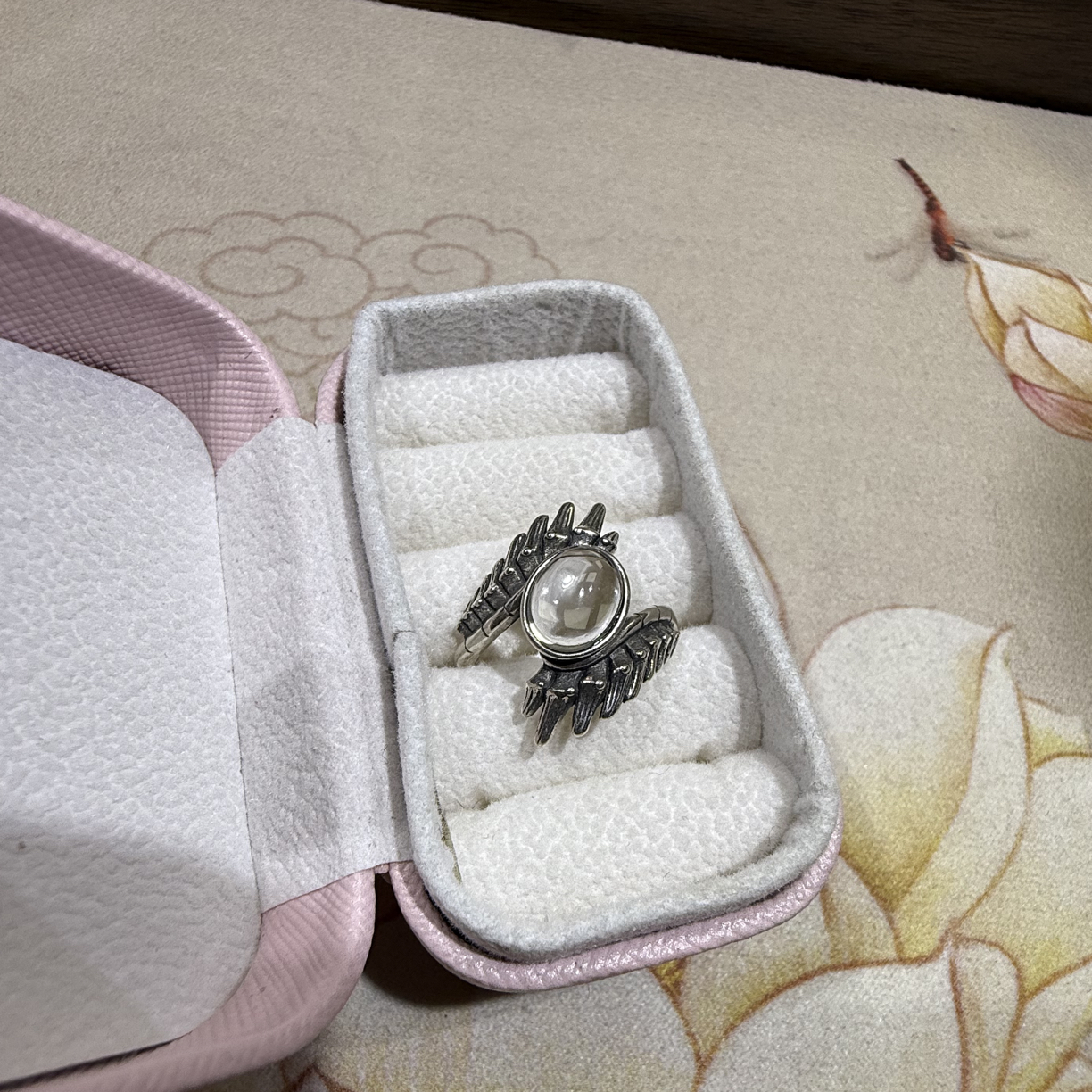 圆环复古宫廷风百搭戒指，白水晶镶嵌s925银。酷酷的复古硬派风格。