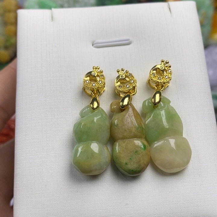 翡翠未镶嵌吊坠(赠链)