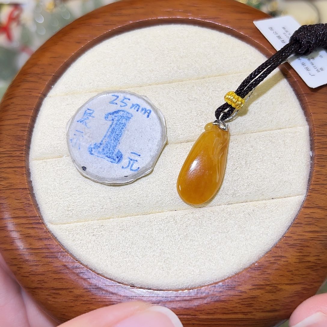 翡翠18K金镶嵌颈饰福瓜