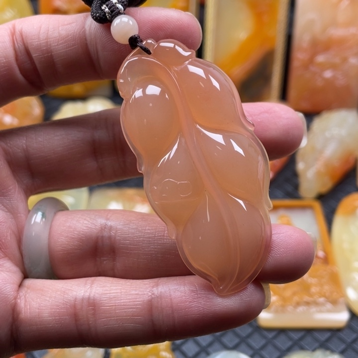 石英质玉（黄龙玉）颈饰未镶嵌