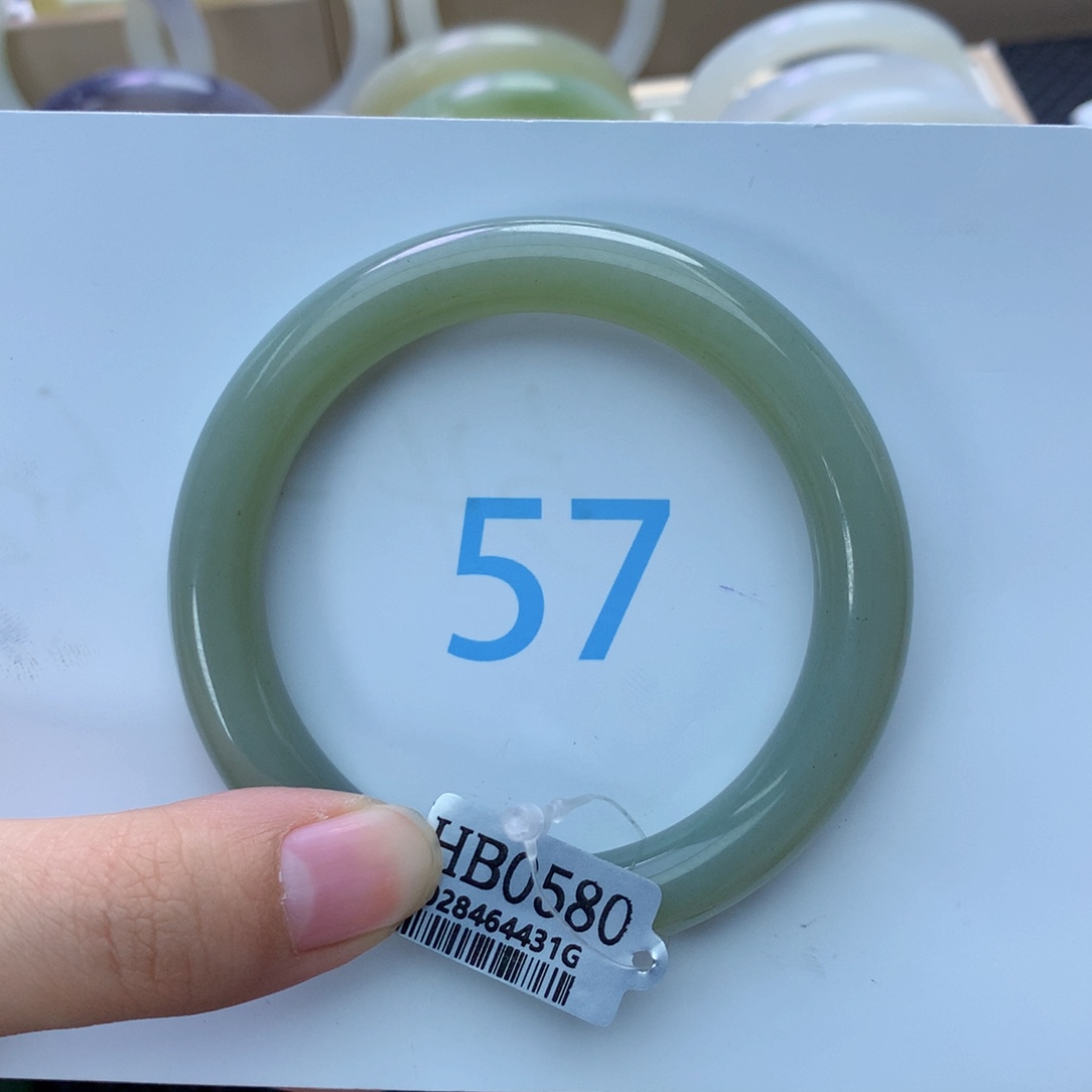 和田玉手镯未镶嵌苏**?