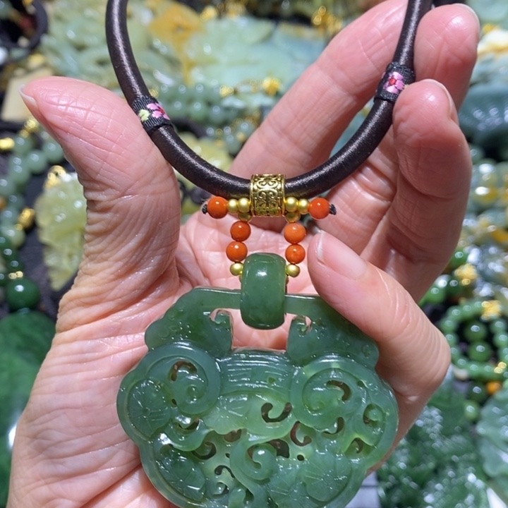 和田玉（碧玉）颈饰未镶嵌