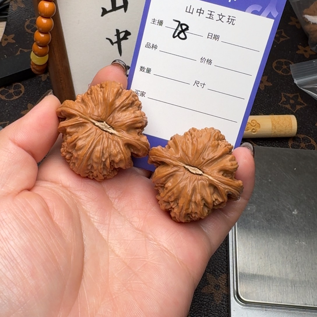 文玩核桃把件40白狮子78