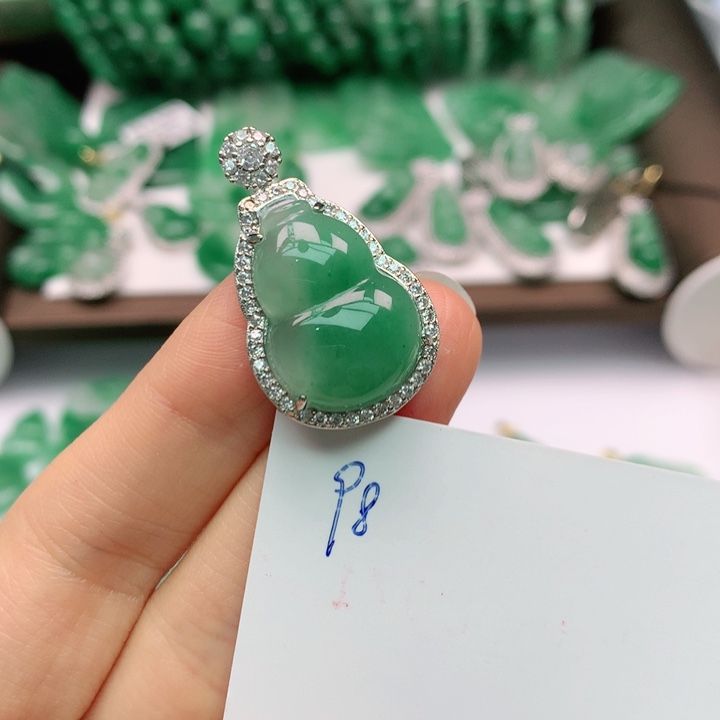 石英质玉颈饰合金