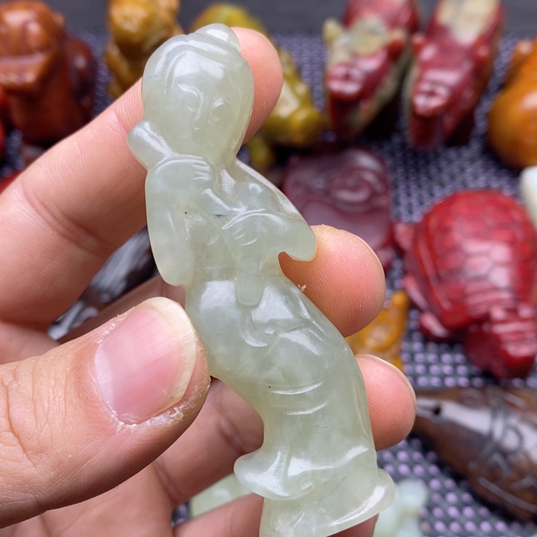 蛇纹石玉颈饰未镶嵌