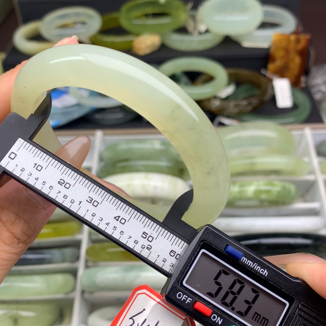 蛇纹石玉未镶嵌手镯手镯650