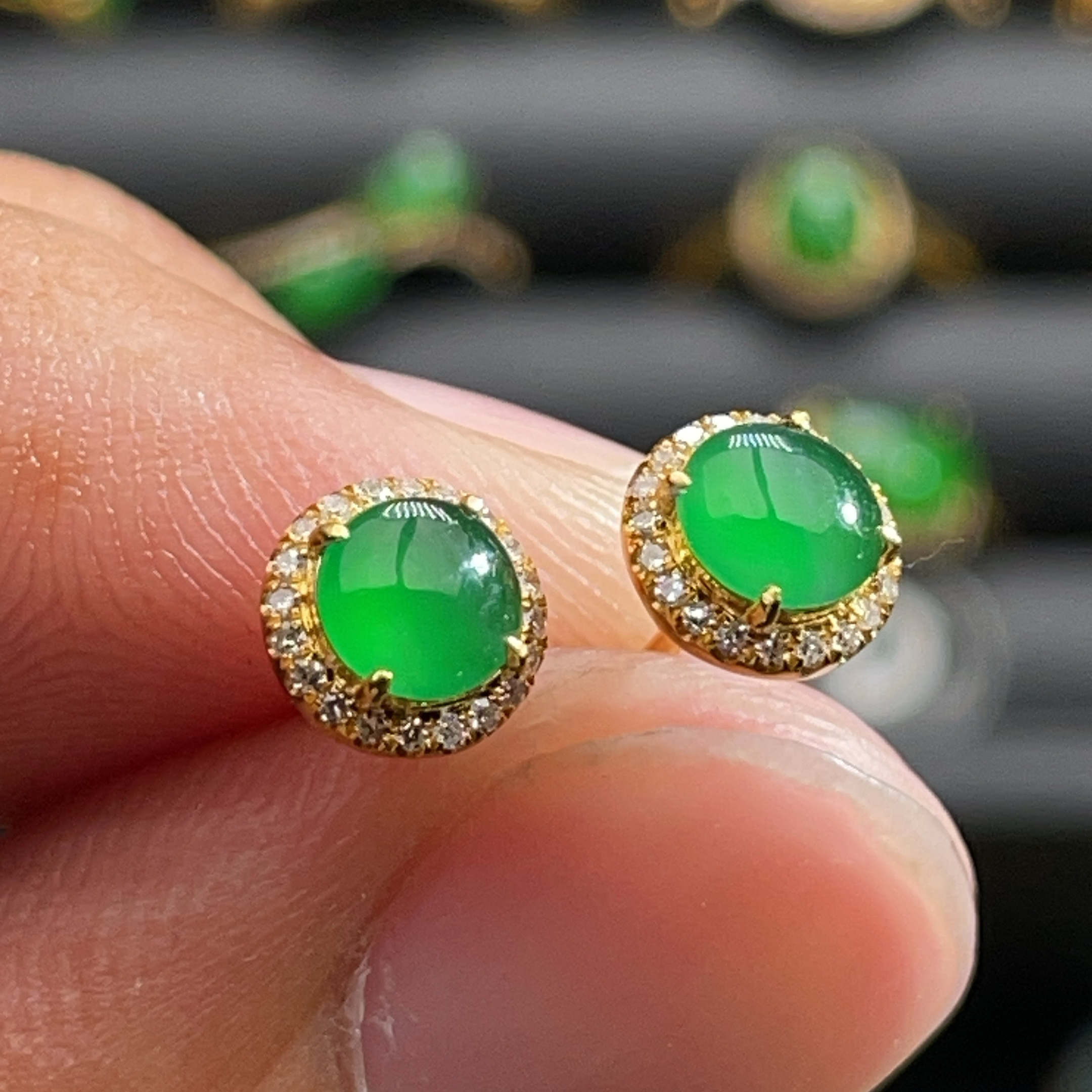 18K金天然翡翠A货-1580满绿蛋面耳钉耳饰K黄镶嵌钻石珠宝玉石阳绿