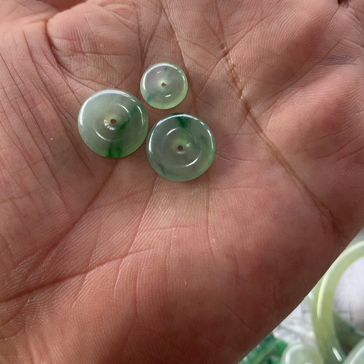 定制翡翠未镶嵌心**月翡翠