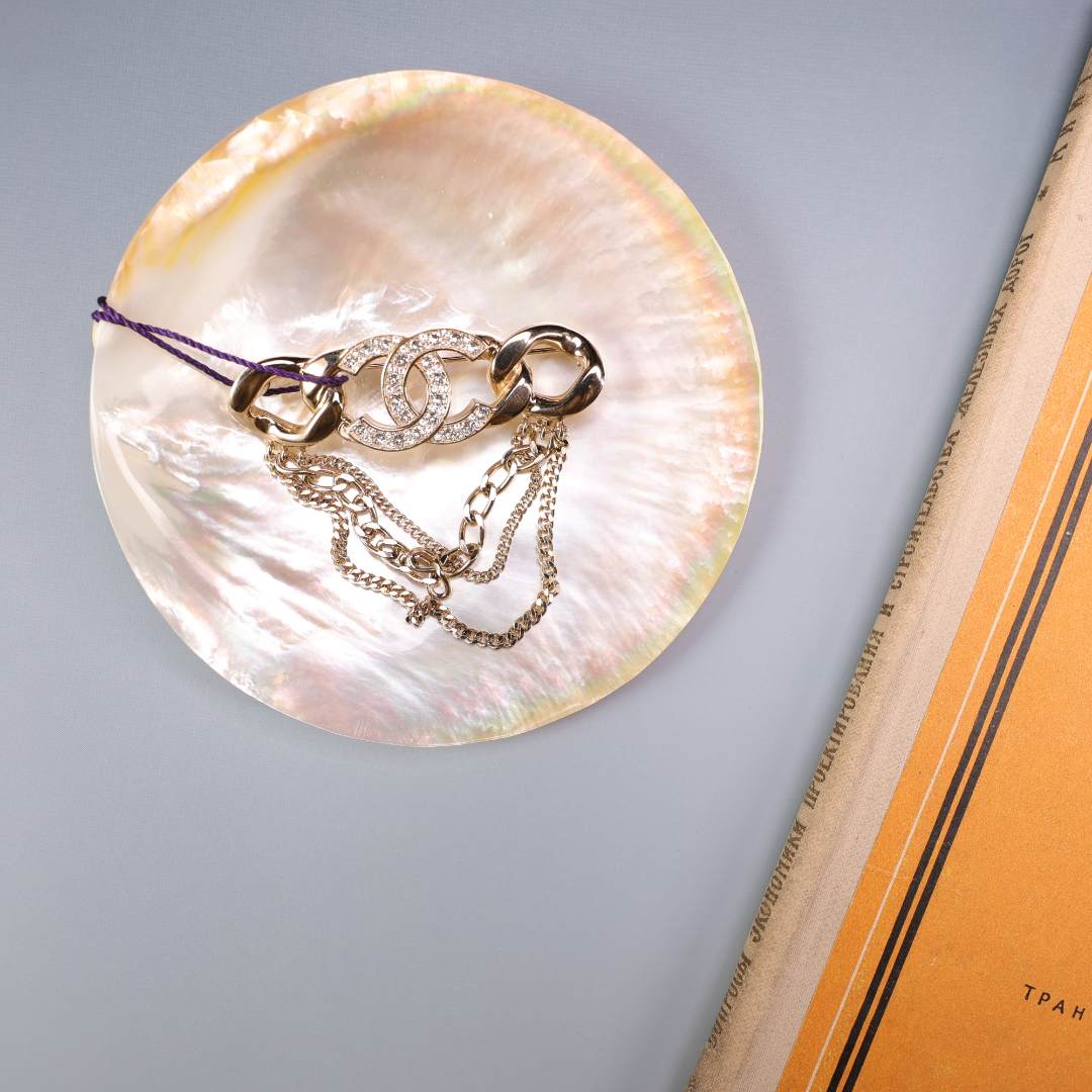 95新 Chanel/香奈儿 柚礼/香奈儿一字素金莱茵石双c胸针lh512048