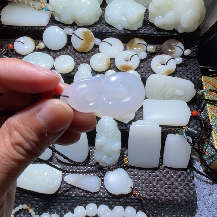 和田玉未镶嵌颈饰