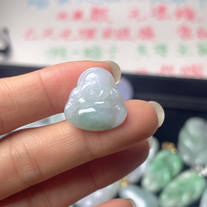 翡翠未镶嵌颈饰佛公