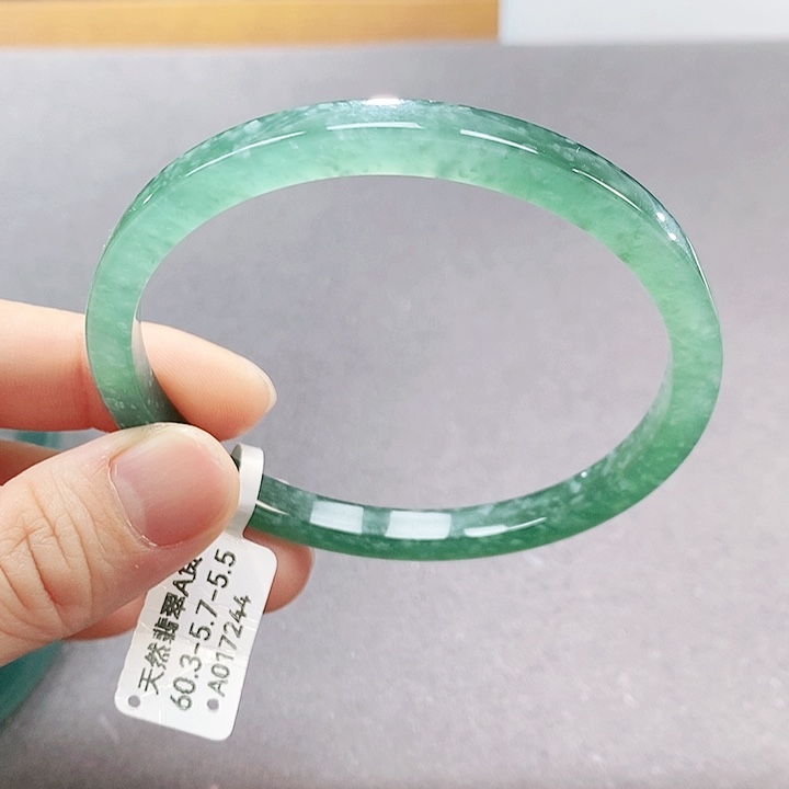 【闪购商品】翡翠手镯（圆镯）未镶嵌