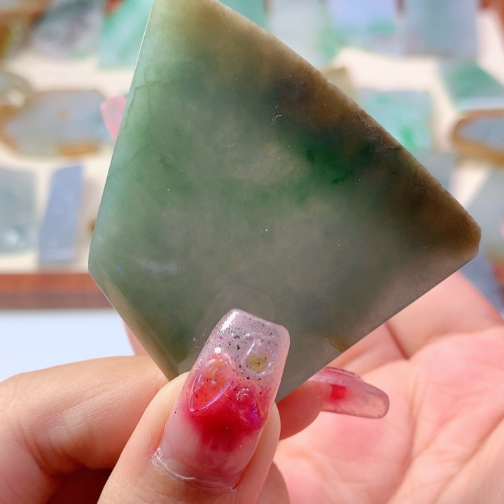 颈饰未镶嵌翡翠好