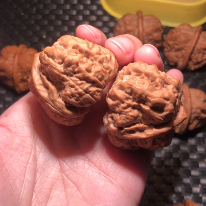 非***白把件文玩核桃箭毒蛙