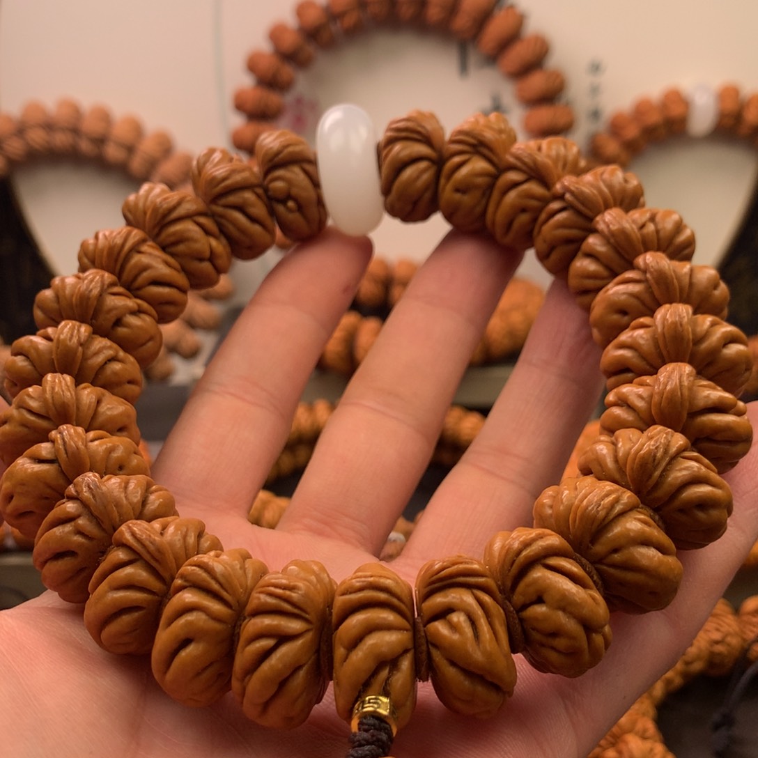 【闪购商品】桃核手串?***?23白玉龙手持