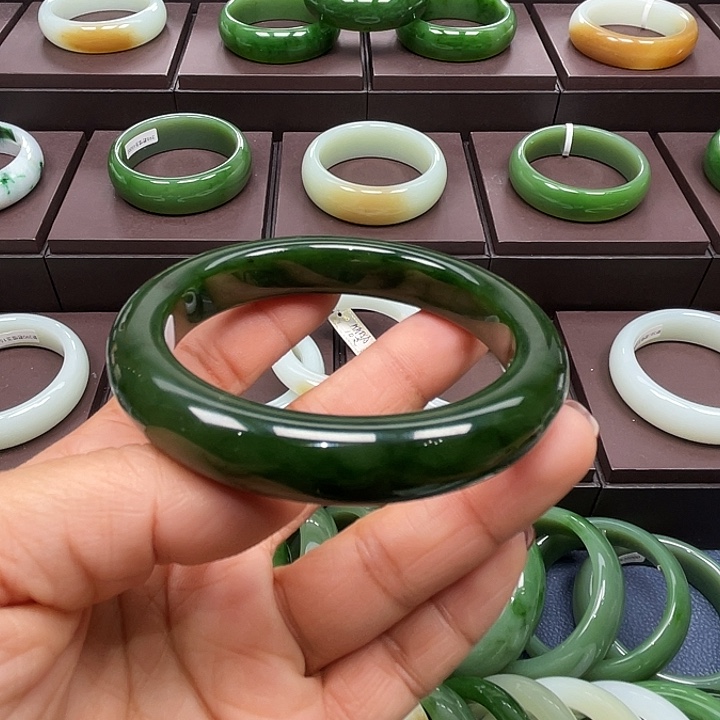 和田玉未镶嵌手镯6061