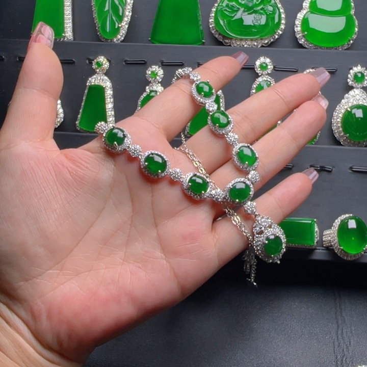 翡翠颈饰未镶嵌翡翠吊坠