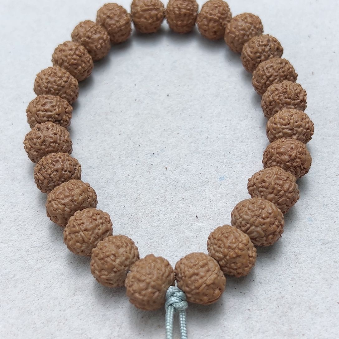 八瓣飞碟龙鳞手串