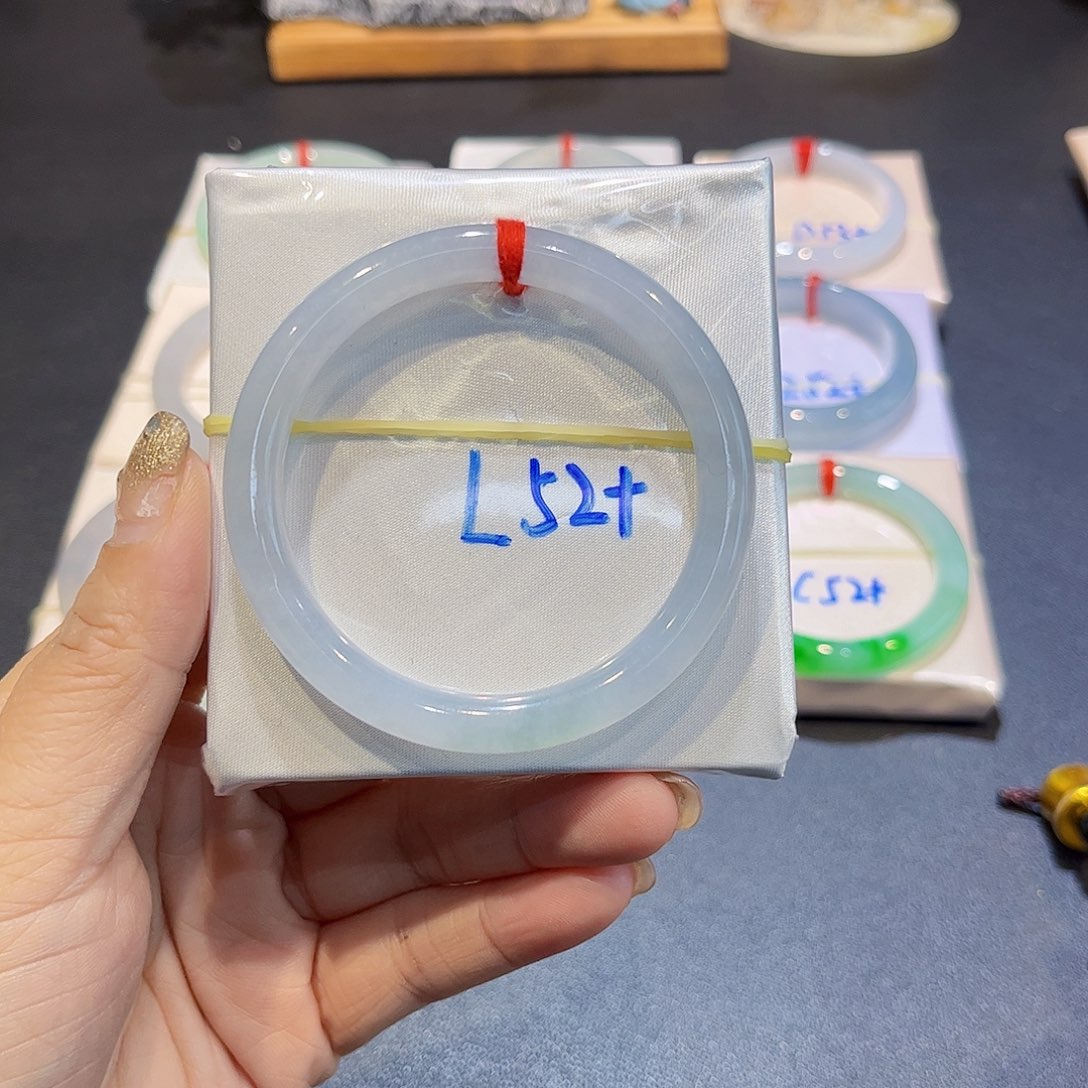 翡翠手镯未镶嵌翡翠手镯