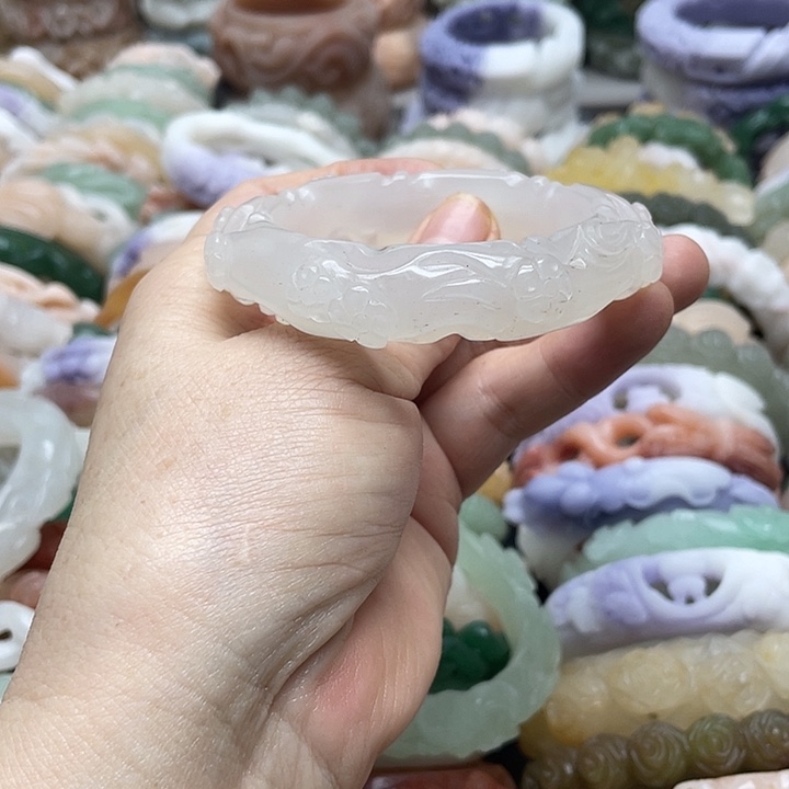 未镶嵌手镯石英岩玉