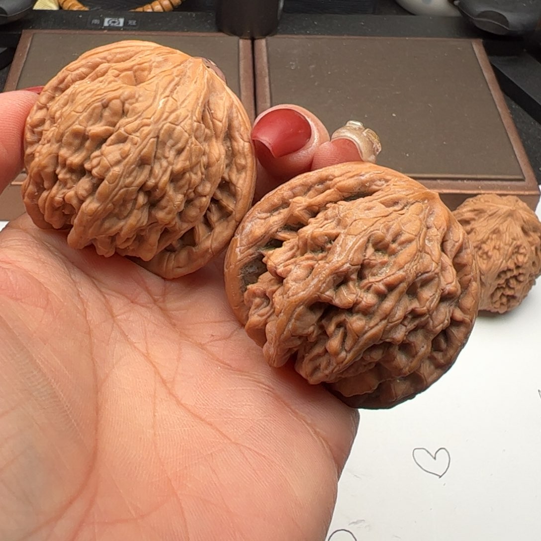 文玩核桃吊坠滢虎头王45