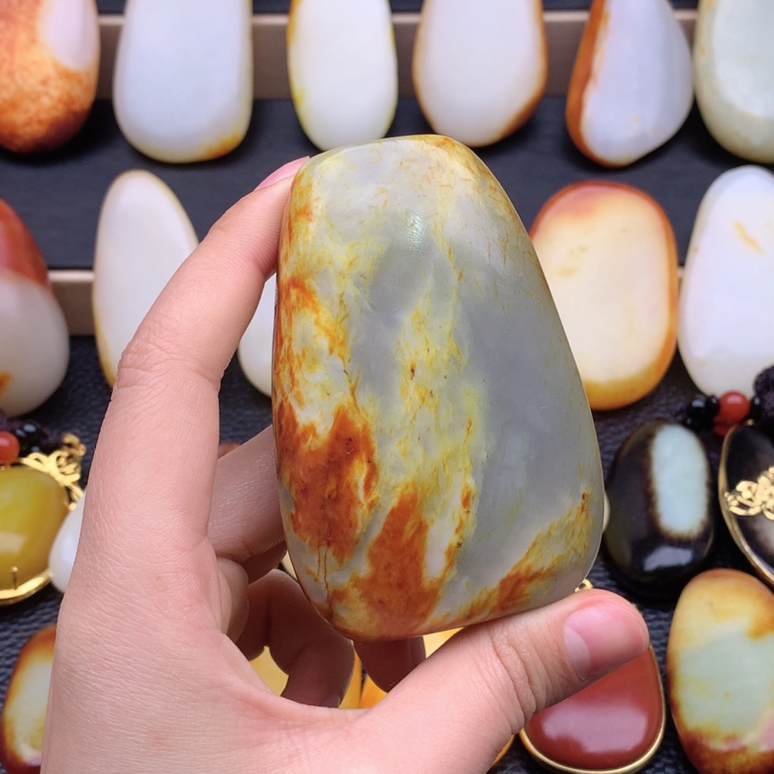 和田玉未镶嵌把件