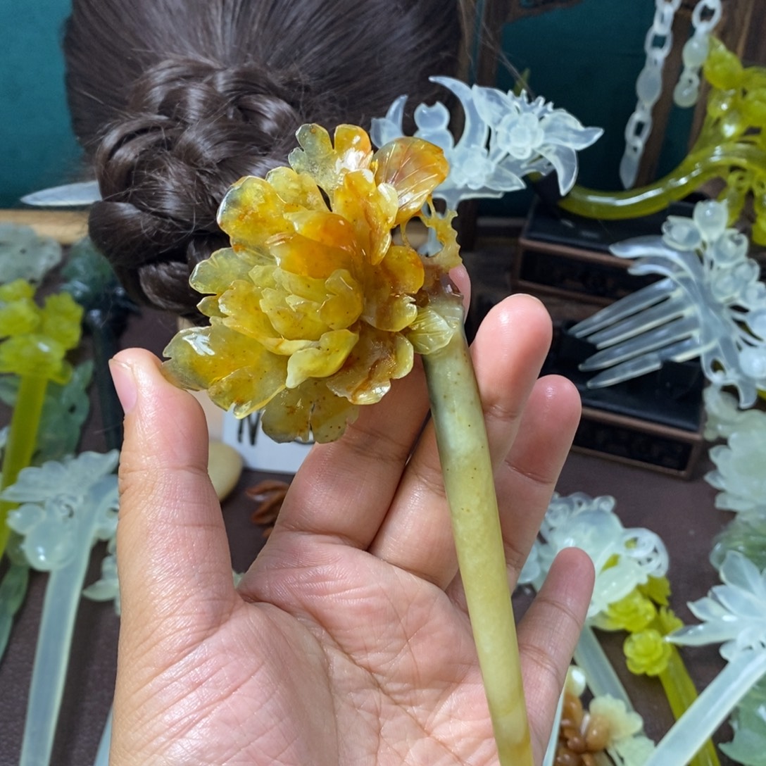 四***只未镶嵌蛇纹石玉发饰