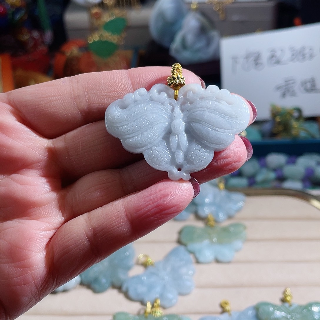 翡翠颈饰未镶嵌蝴蝶