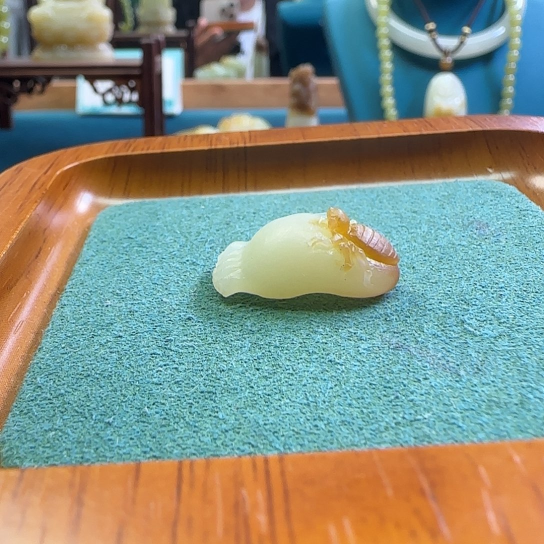 颈饰未镶嵌和田玉（糖玉）