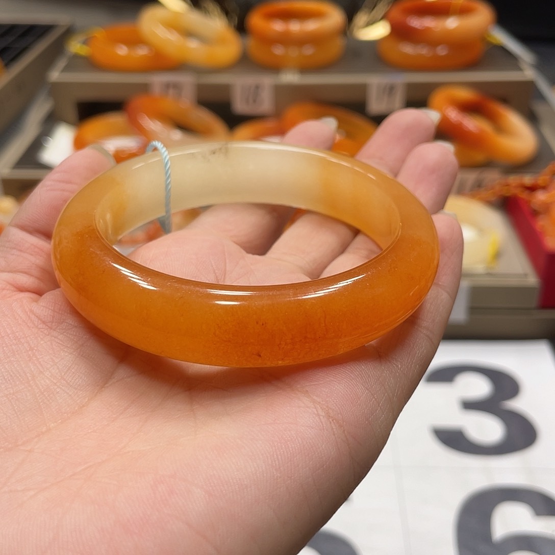 未镶嵌石英质玉（黄龙玉）手镯国*