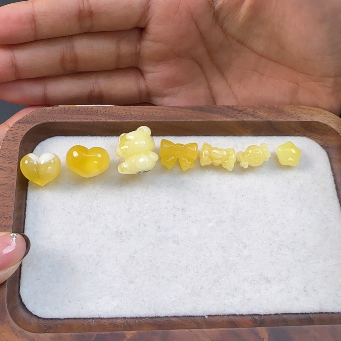 琥珀未镶嵌颈饰琥珀