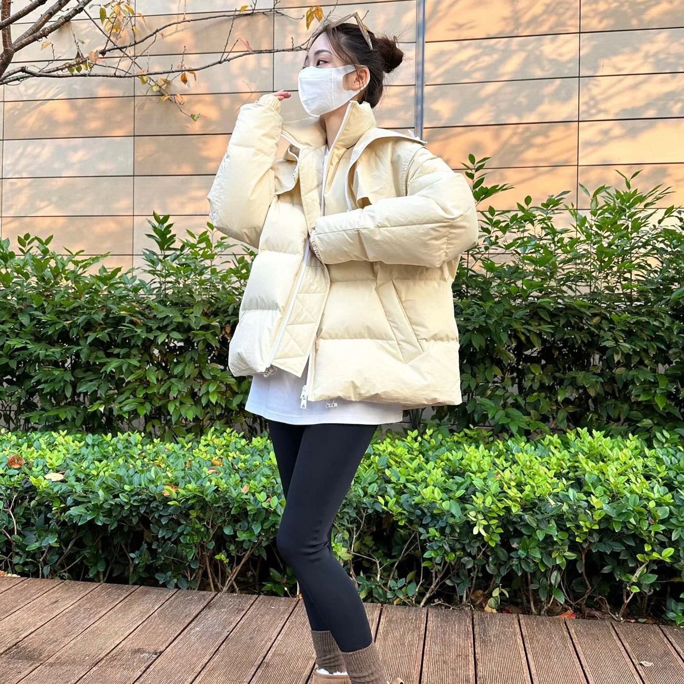 99新 BOTTEGA VENETA/葆蝶家 2507170/M码/纯色可收纳帽羽绒服