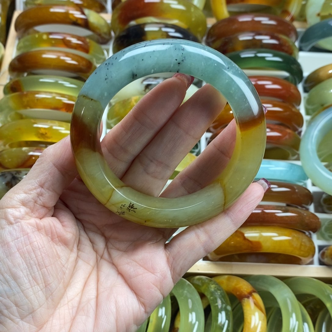 未镶嵌蛇纹石玉手镯落**云