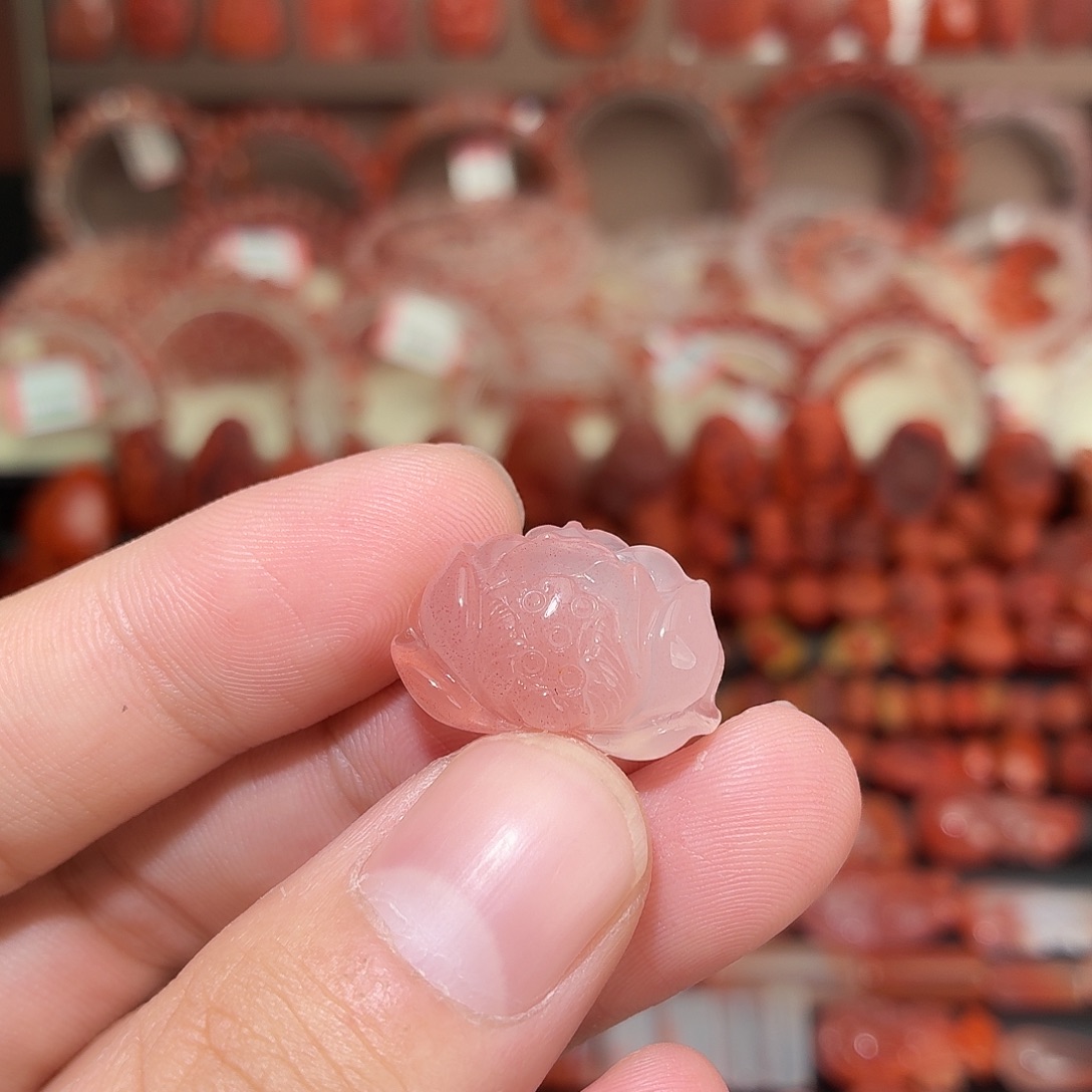 南红玛瑙未镶嵌颈饰荷花