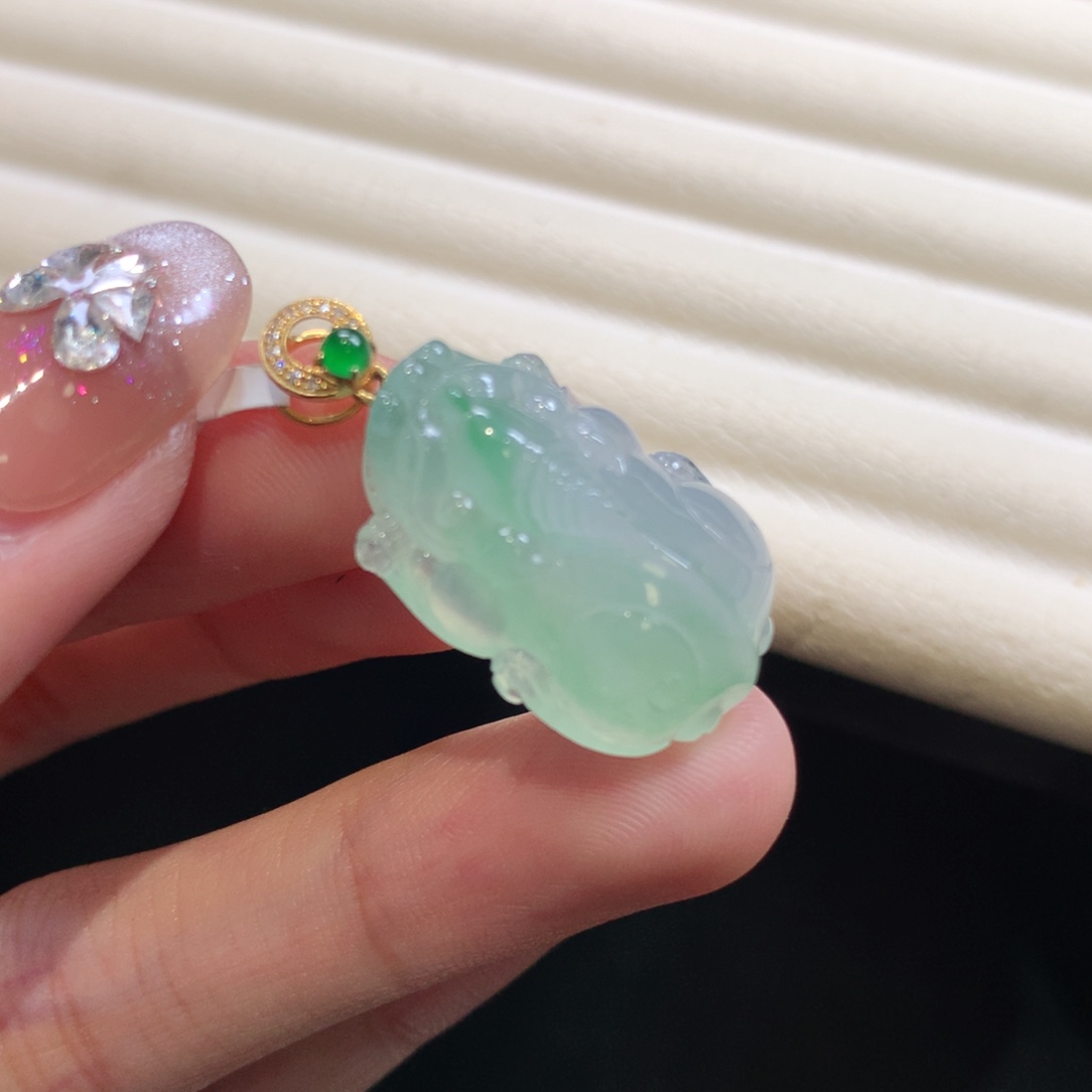 翡翠颈饰18K金镶嵌貔貅