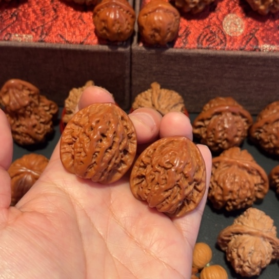 文玩核桃吊坠野生盘山