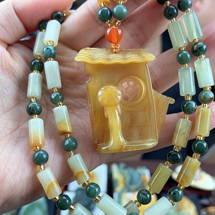 蛇纹石玉颈饰未镶嵌