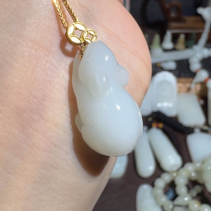 和田玉18K金镶嵌挂件