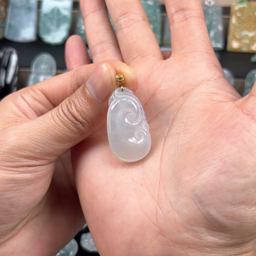 翡翠颈饰未镶嵌如意