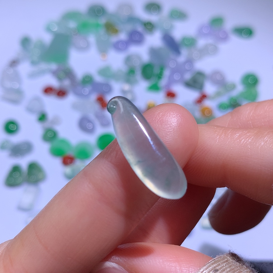 翡翠颈饰未镶嵌瓜